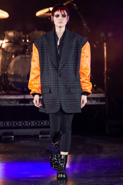 Look 8